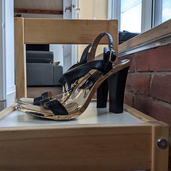 Michael Kors Stunning Gold Heels - Picture 7 of 10
